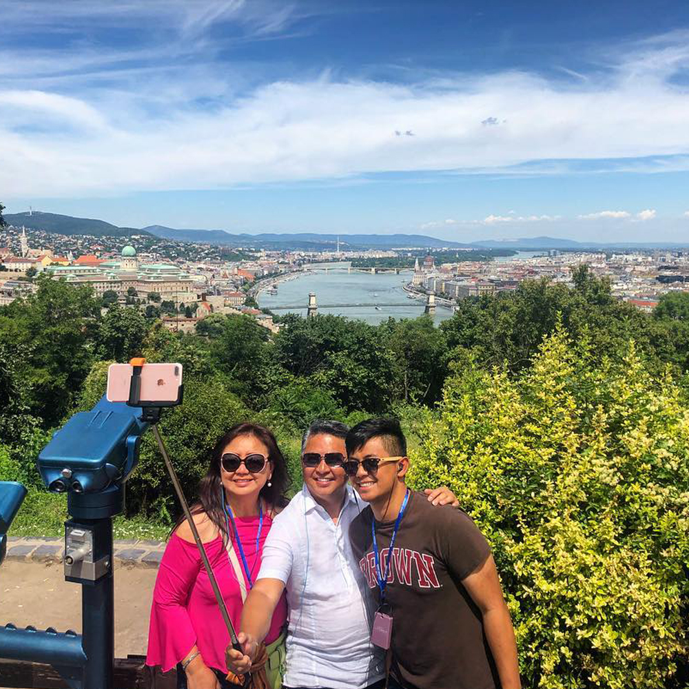 "Taking in the gorgeous views of the city on our #Budapest sightseeing #tour" 🤗🇭🇺
📸: [IG] brianna_insightvacations