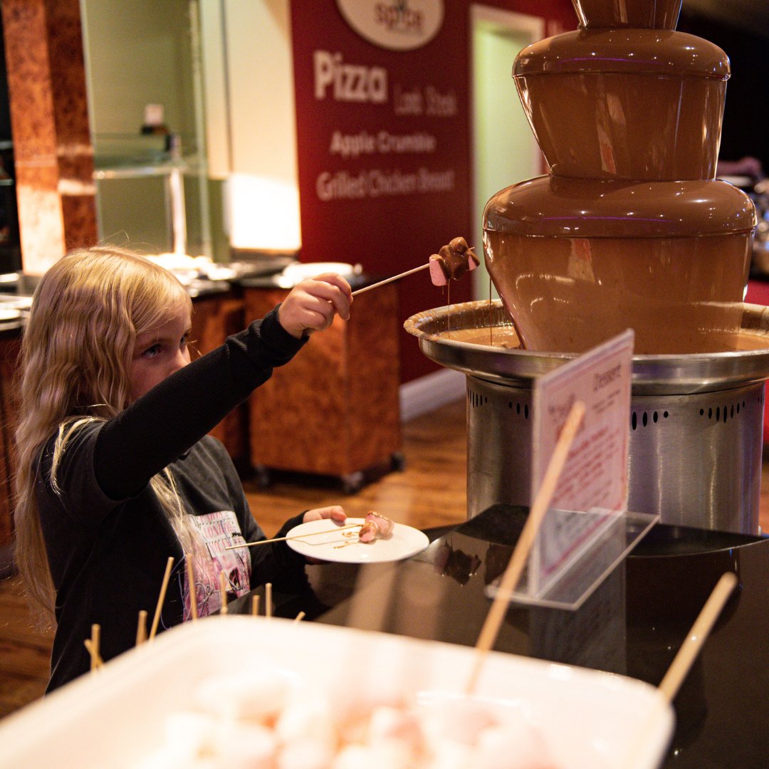 Everyone loves the chocolate fountain! 😍