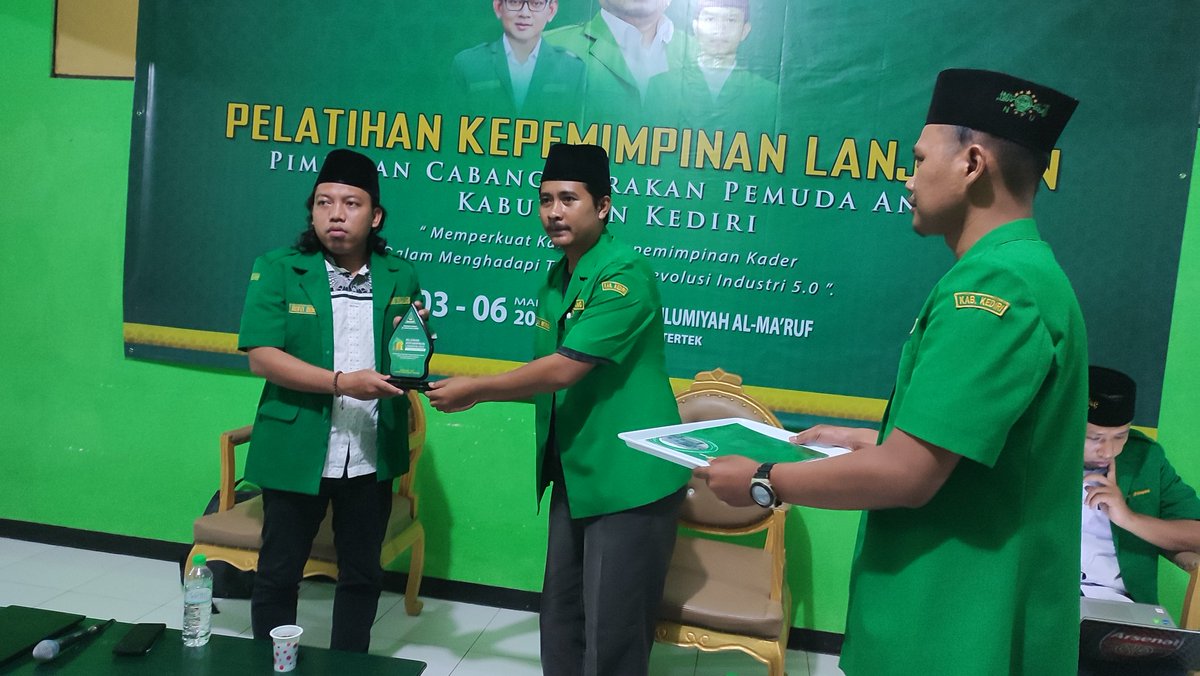 Ansortarokan's tweet photo. #PKLANSORKEDIRI
@pwansorjatim 

Ansor melek IT https://t.co/FZO0AZTUTk