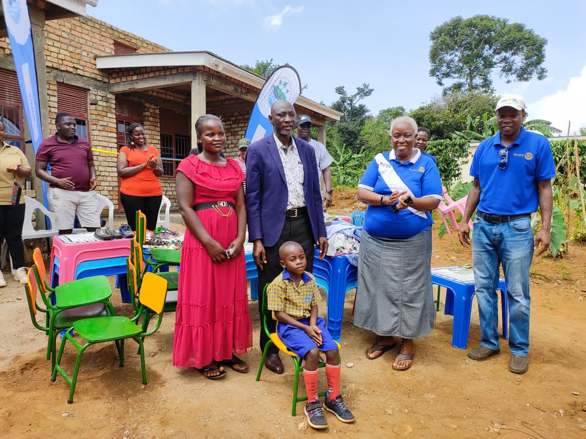RctKlaSsese1's tweet photo. ๐ดDonation of clothes and shoes to the pupils.
๐ด Official handover of the Staff Quarters ๐ ๐
It was service with loads of the Ssese fun #RotaryRotaract
#Servetochangelives
#KampalaSseseIslands ๐ด๐ด
#Servicewithfun
#RD9213 https://t.co/veU9CVzSZd
