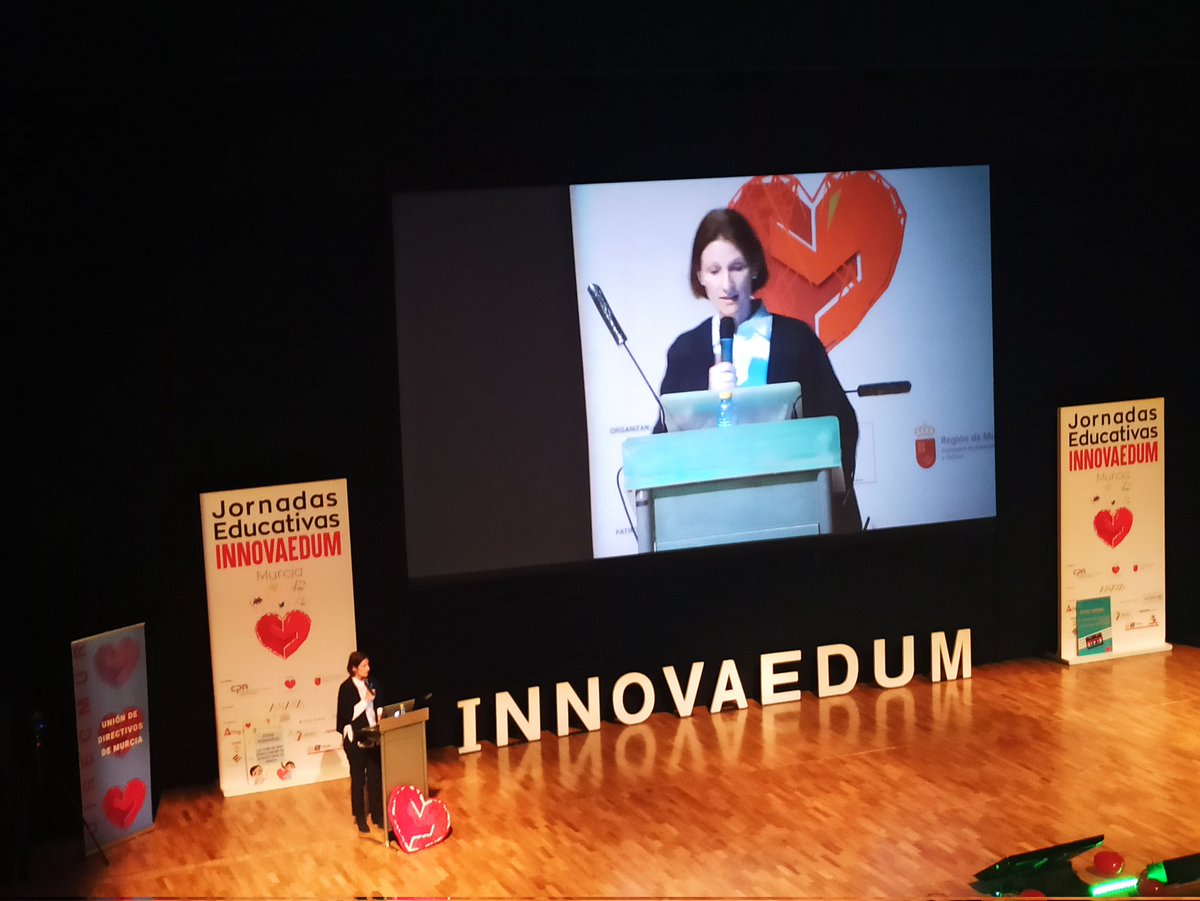 anacm88's tweet photo. ¿Hasta qué punto usar las tecnologías con nuestro alumnado? #innovaedum2022 @innovaedum @CatherineLEcuye https://t.co/zGfv1F3Bok