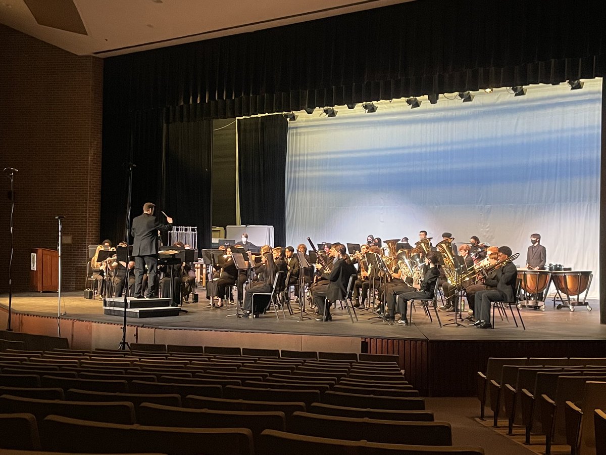 The Hayfield Wind Ensemble and Symphonic Band both earned superior ratings at Concert Assessment this weekend. Wind Ensemble’s rating earns the Hayfield Band Program the distinction of Virginia Honor Band. @FCPSHayfieldSS @HSSBandBoosters @hayfieldsports