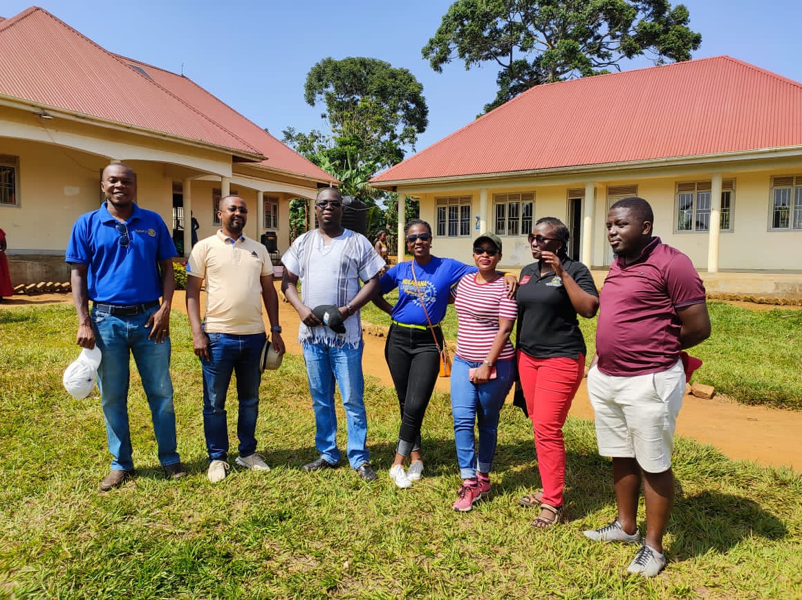 RctKlaSsese1's tweet photo. ๐ดDonation of clothes and shoes to the pupils.
๐ด Official handover of the Staff Quarters ๐ ๐
It was service with loads of the Ssese fun #RotaryRotaract
#Servetochangelives
#KampalaSseseIslands ๐ด๐ด
#Servicewithfun
#RD9213 https://t.co/veU9CVzSZd