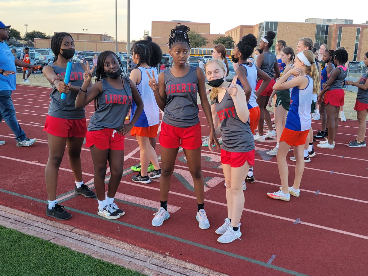 LJHGrlAthletics's tweet photo. Liberty 8th Grade Girls Relay. https://t.co/A6fWK6K1Z7