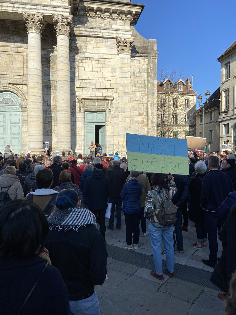 Les bisontins se mobilisent. @bleubesancon accompagne le premier convoi. Retrouvez toutes actions solidaires en france sur la carte interactive de <a href="/francebleu/">Guédon Laurent</a> francebleu.fr/infos/societe/… <a href="/jecasalta/">J-E Casalta</a> <a href="/erikkervellec/">erik kervellec</a> <a href="/vincentgiret/">Vincent Giret</a> <a href="/BrunoMarion2/">Bruno Marion</a> <a href="/NathalieANDREtv/">Nathalie ANDRÉ 📻📺📀</a>