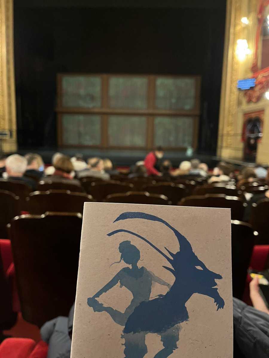vtguillemin's tweet photo. Ce soir à l’@OperadeRennes pour #RakesProgress de #Stravinsky dirigé par Llewellyn et mis en scène par Bauer, avec @JulienBehr @ElsaBenoitSopra #Wilde #Tatzl 🥀🌚 https://t.co/0VzysRzSot