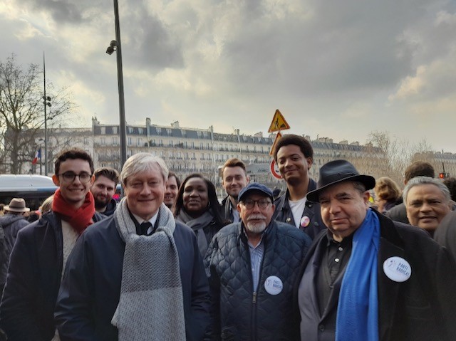PartiRadical's tweet photo. Une délégation du @PartiRadical conduite par son président @LaurentHenart a participé ce samedi 5 mars au rassemblement en soutien à l'#ukraine Place de la République à Paris, avec des représentants de la majorité présidentielle. #SoutienUkraine #EnsembleCitoyens https://t.co/5K89h18Plj