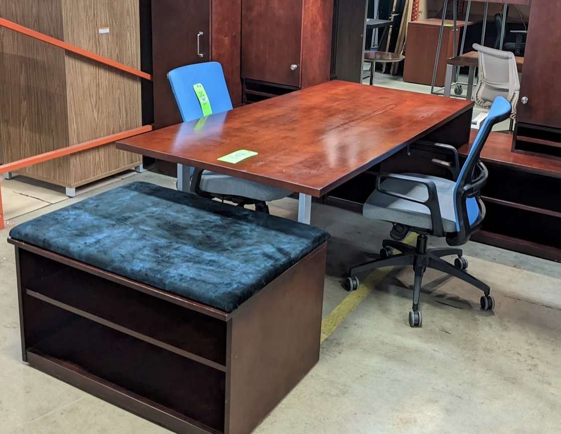 CFS_MplsMN's tweet image. This JSI Desk Set will set your business up for success. It is ready for pickup or delivery and it is on sale for $1,200. Call CFS or stop by our office at 4301 Highway 7, in St. Louis Park. #TotalWorkplaceSolutions