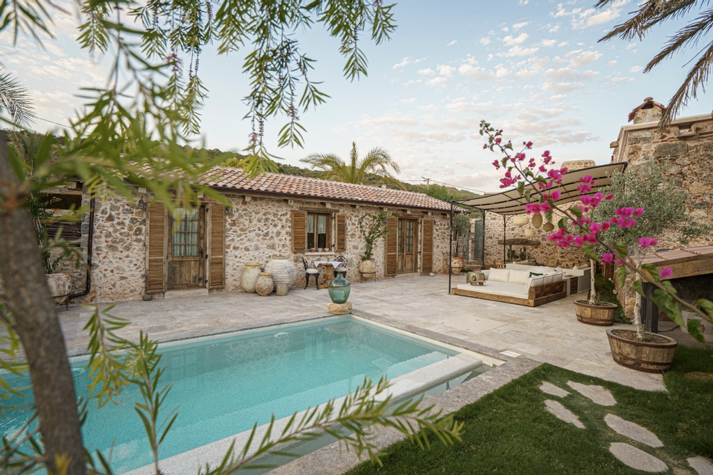 ada_dreams's tweet photo. Ada Dreams | HISTORY⁠
A new holiday season begins with #adadreamshistory  where a whole history is hidden in magnificent nature.⁠
⁠
#design #fethiyevilla #fethiyevillakiralama #ghosttown #holidayrentalvilla #honeymoonvilla #lüksvillakiralama https://t.co/nQ39KLANpg