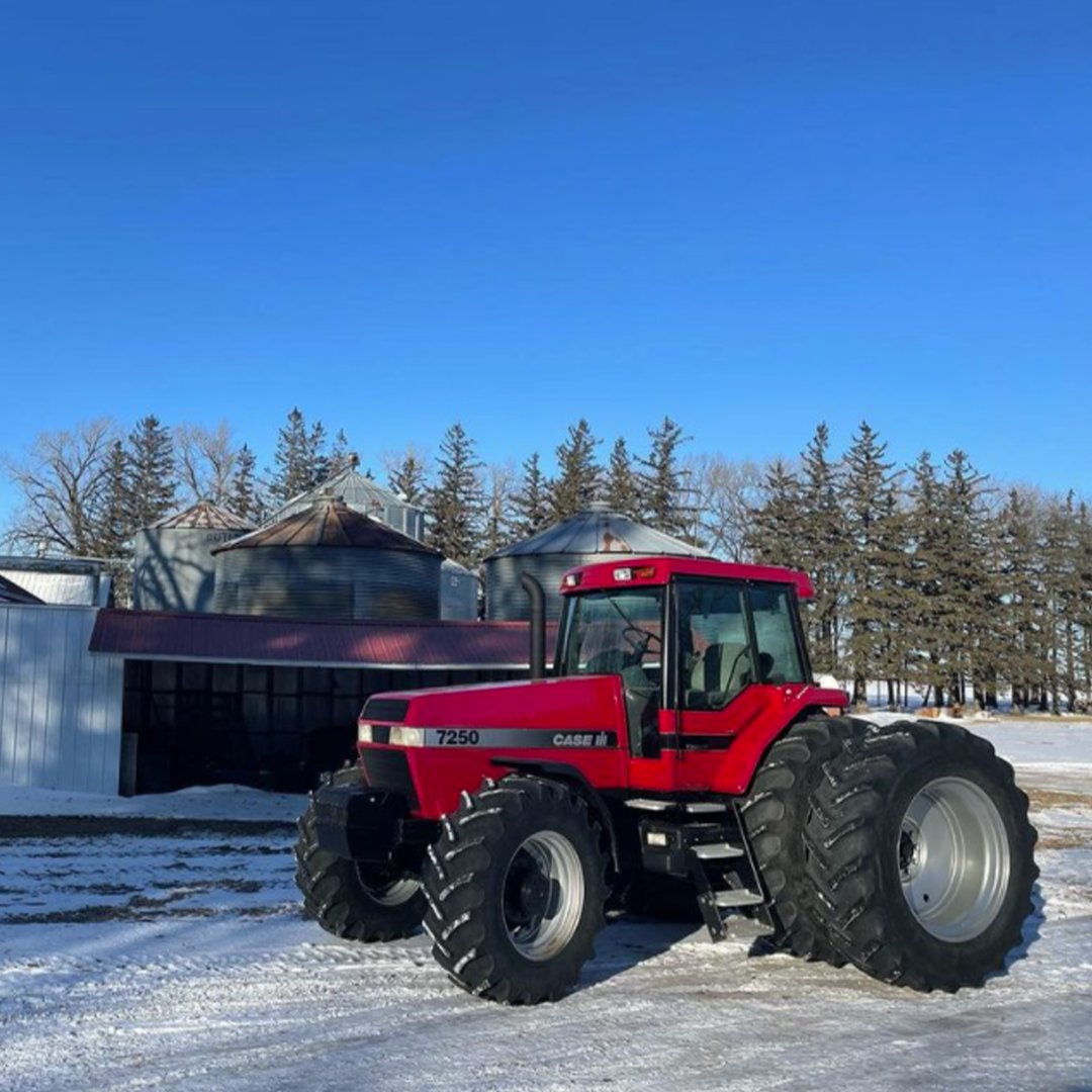 KandMMfg's tweet photo. #RedTractorSaturday - It's always a good day to be a farmer! π
Photo Credit π· - IG @allaboutfarming
#CaseIH #FarmLifeBestLife #LifeOnTheFarm #FarmLife #RedTractor #ThankAFarmer #SaturdayFunday #TractorSelfie #SaturdayMotivation #SpringAhead https://t.co/Y2eqOg4bFo