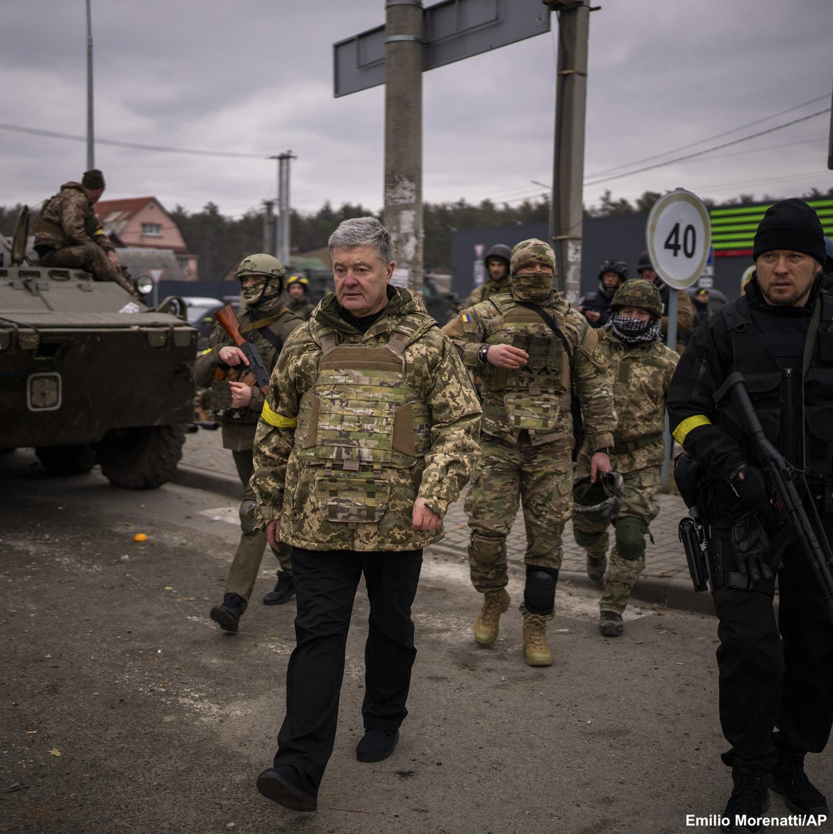 Former Ukrainian Pres. Petro Poroshenko surrounded by Ukrainian soldiers arrives at a defense position on the outskirts of Kyiv.

More photos from Russia's war in Ukraine: abcn.ws/3CfUlxo