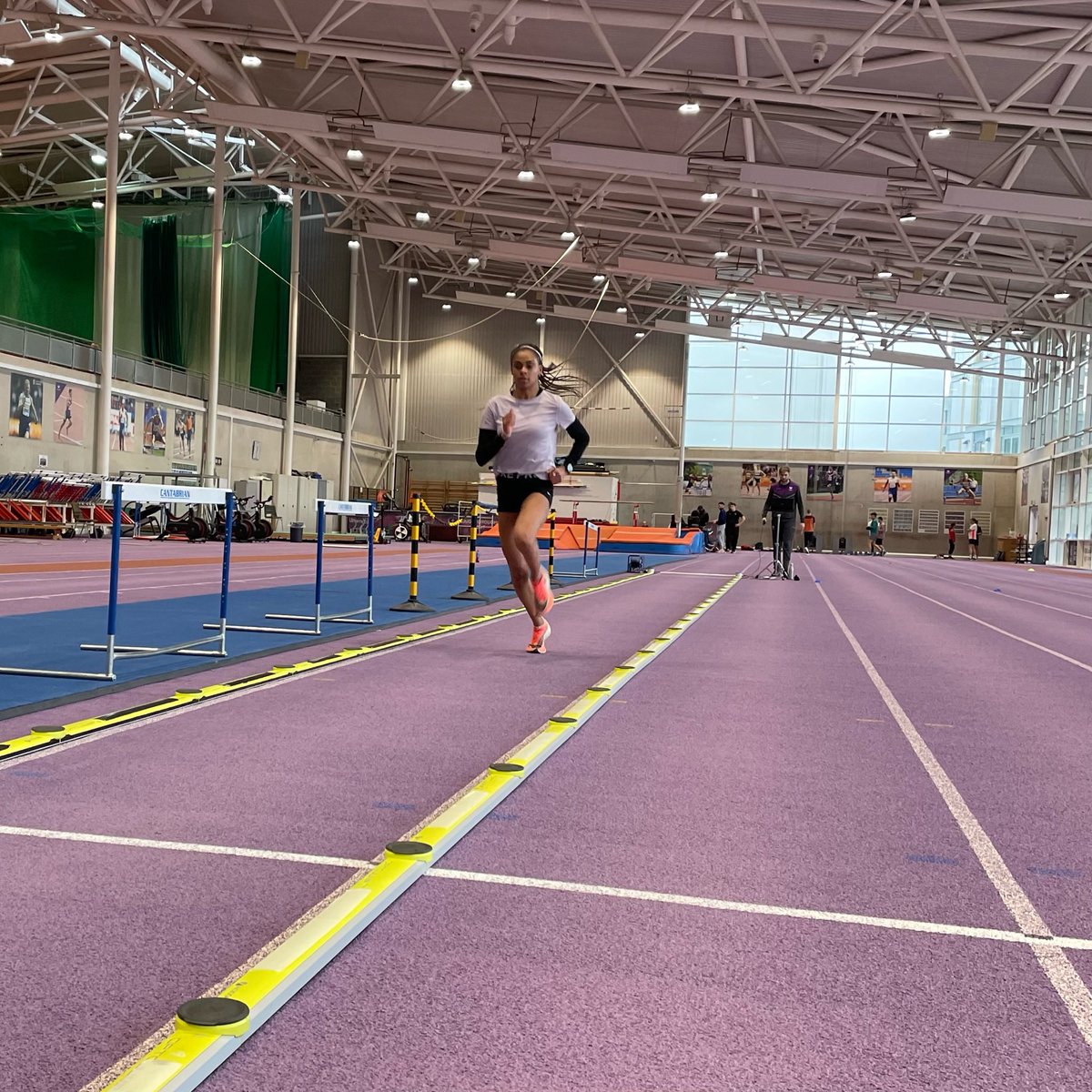 Junior Talent Programme National Training Camp. Starting with Octojump technology. Analysis of ground contact time, stride length, stride rate, flight time and L/R analysis. Pre and Post session to measure the impact of fatigue @EnglandAthletic @EnglandRunning