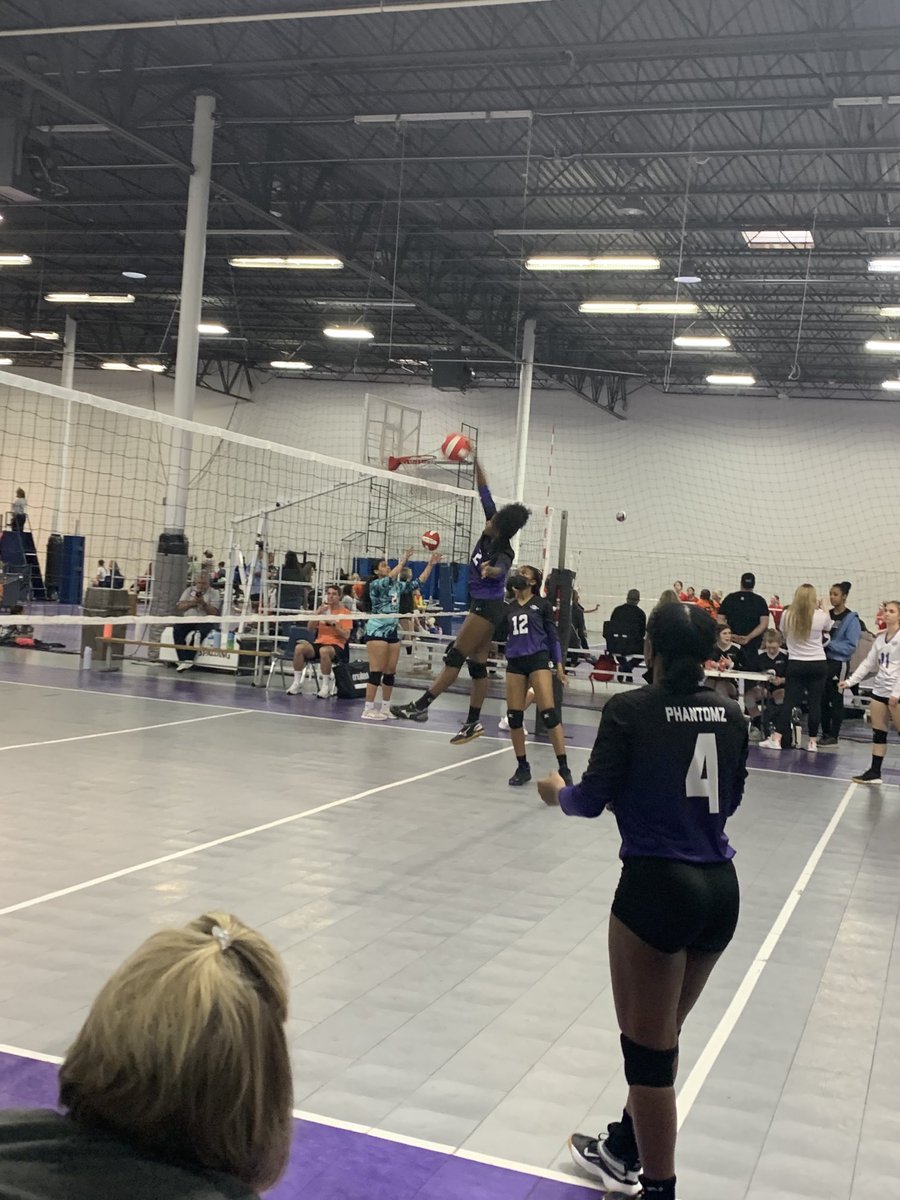 Way to get up there babygirl. She ❤️ track and volleyball, see what she’s been cooking in the kitchen during this club season, when she’s not on the track field. @eniyah_birdow_⁩