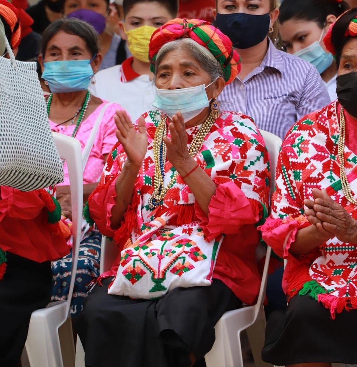 RuthGonzalezMx's tweet photo. Miles de personas fueron beneficiadas en la huasteca potosina con lentes gratuitos.
El apoyo a los sectores más vulnerables es prioridad. Gracias a la fundación #Provista ¡Gracias Tampamolón por tan bello recibimiento! 💚 #RGS https://t.co/hovwRWzpvi