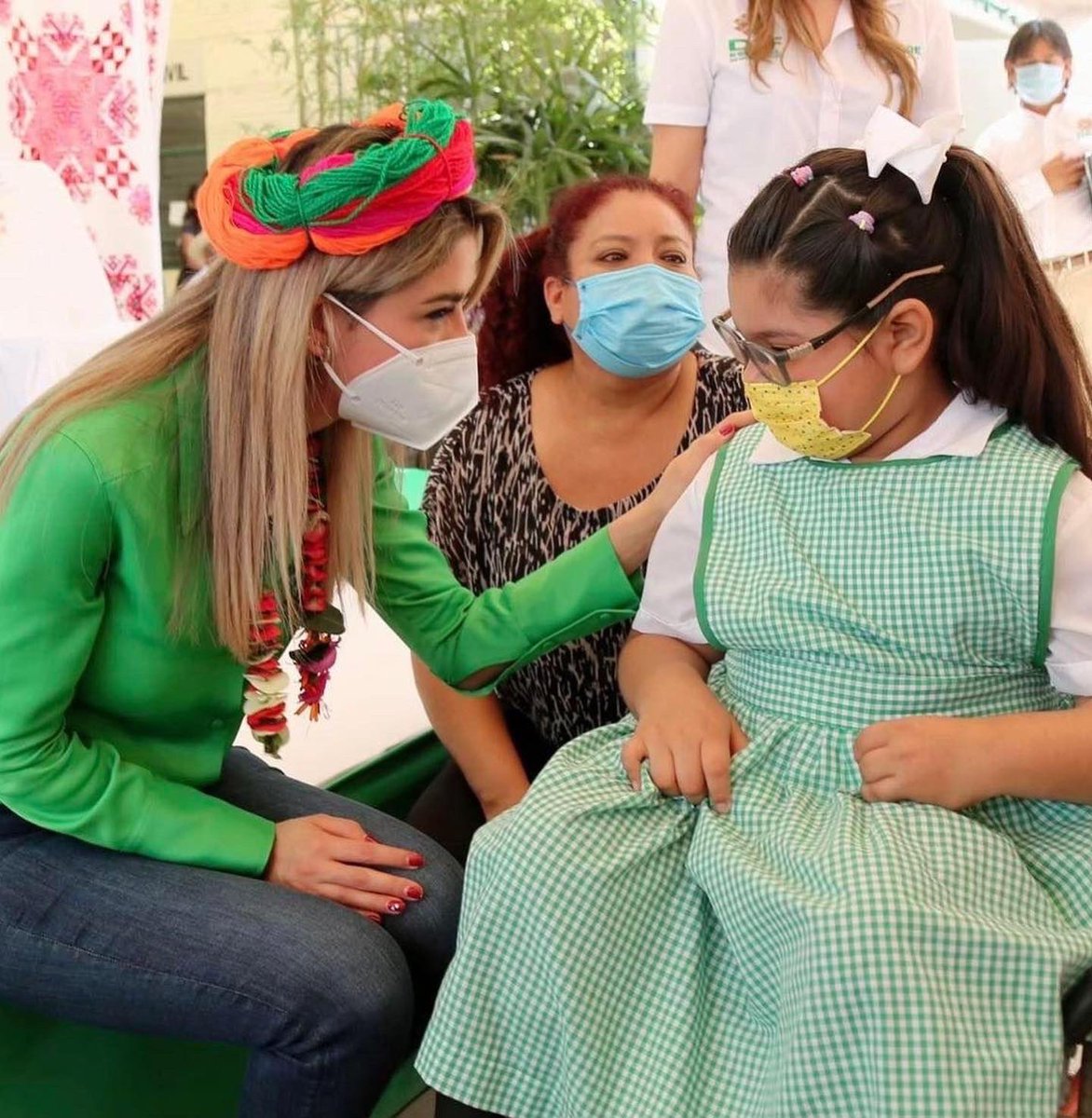 RuthGonzalezMx's tweet photo. Miles de personas fueron beneficiadas en la huasteca potosina con lentes gratuitos.
El apoyo a los sectores más vulnerables es prioridad. Gracias a la fundación #Provista ¡Gracias Tampamolón por tan bello recibimiento! 💚 #RGS https://t.co/hovwRWzpvi
