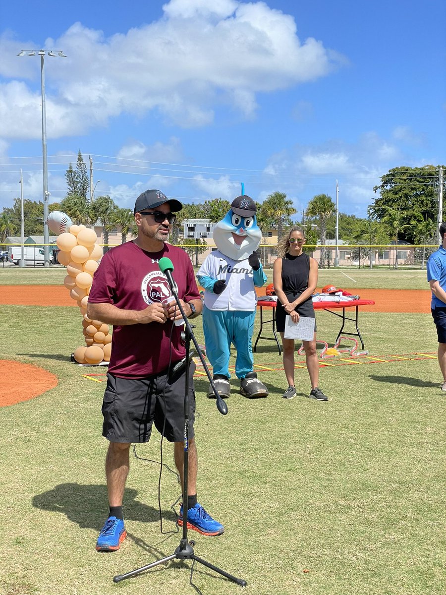 FDSN_Marlins's tweet photo. Joy Cooper, Mayor of Hallandale Beach, and Jonathan Carrillo, PAL of Hallandale’s program coordinator, share remarks before Opening Day and today’s donation 👏 https://t.co/GByBVkaYQR