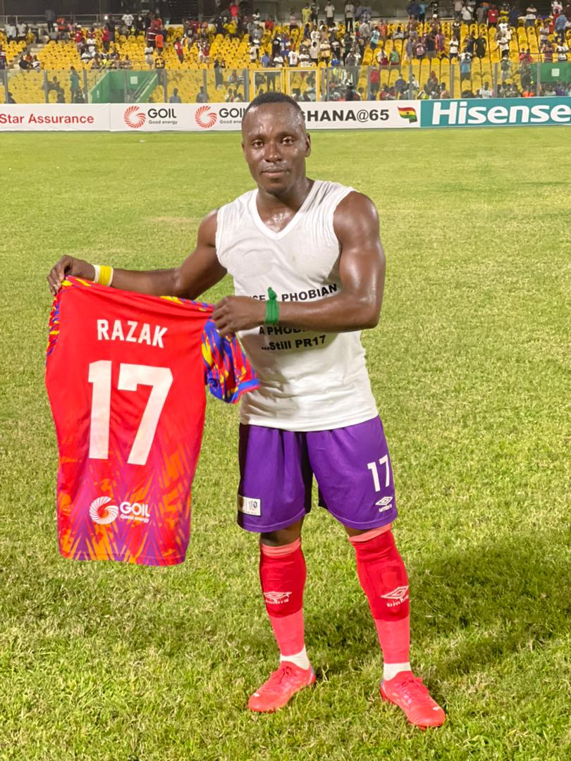 NoCrossZone1's tweet photo. Who else like #maself also supports the idea of Patrick Razak of @HeartsOfOakGH playing for the @GhanaBlackstars... Man has got some serious strength, speed and shots nanso koobiifuo no go pick am...😢😢😢 https://t.co/H8lcp8lvea