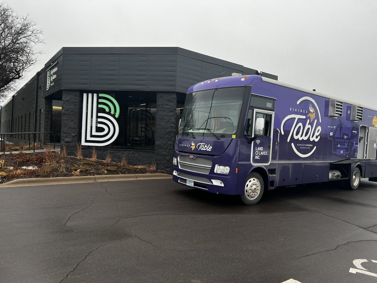 Make room even in gloom! Nothing stops Vikings Table powered by <a href="/xcelenergy/">Xcel Energy</a> from serving free-healthy meals. Today we are at <a href="/bigstwincities/">Big Brothers Big Sisters Twin Cities</a> grilling up turkey burgers! 🍔