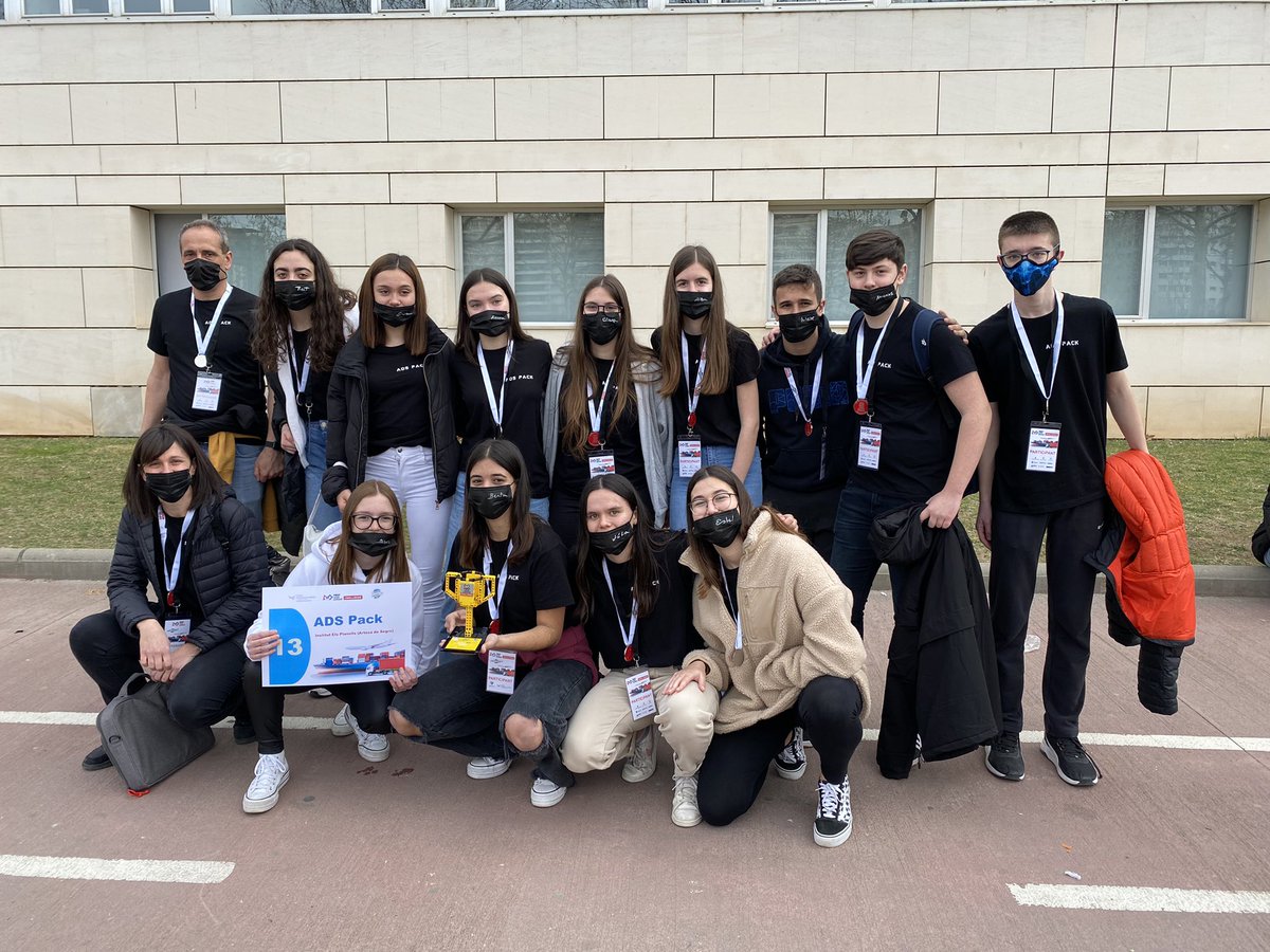 🏆 Premi al Disseny del Robot a la fase lleidatana de la First Lego League!!! 
Quina súper experiència!!! 
Contents d’haver construït entre tots un gran #EQUIP 

<a href="/elsplanells/">INS Els Planells</a> <a href="/EPS_UdL/">Politècnica UdL</a>