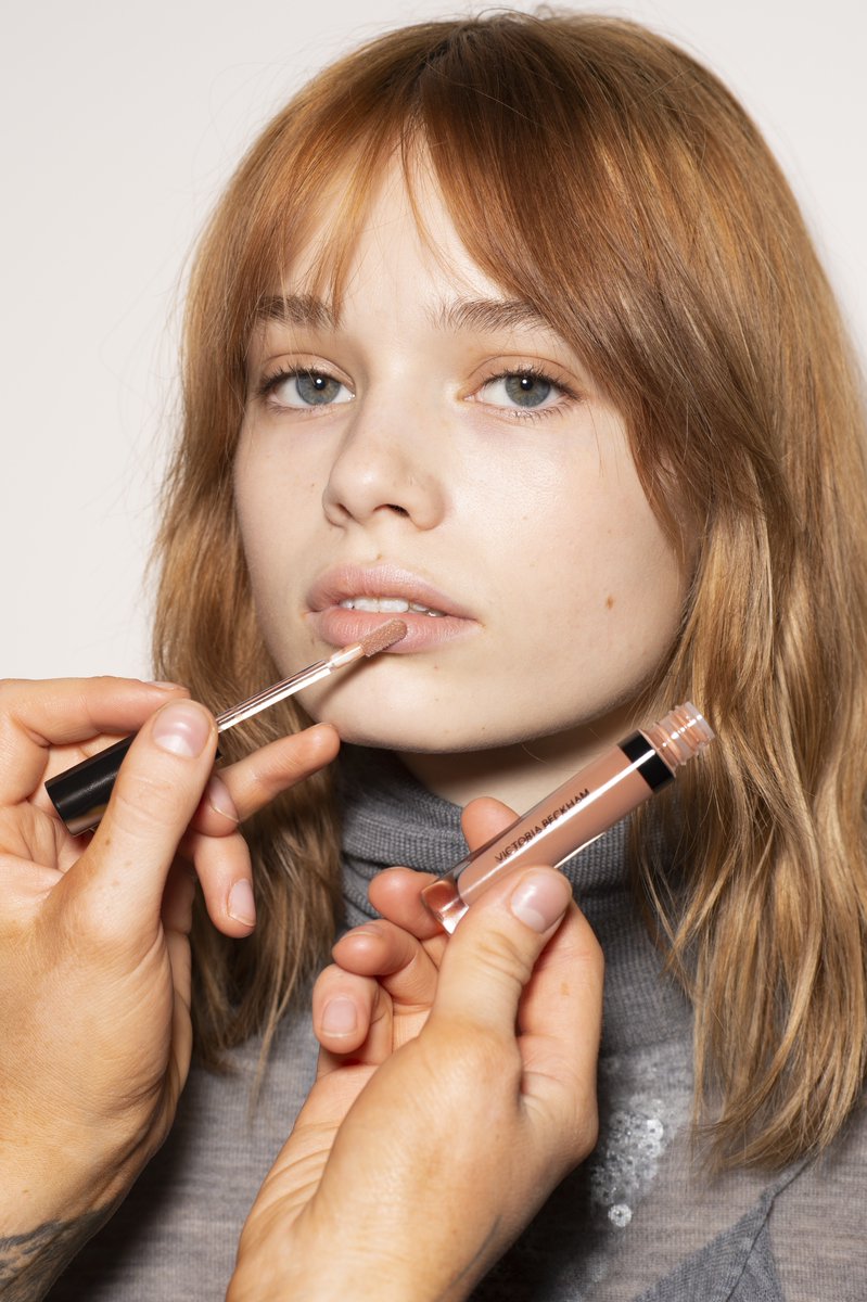 victoriabeckham's tweet photo. Behind-the-scenes hair and makeup with Victoria Beckham Beauty &amp; @ghd at Victoria Beckham Autumn Winter 2022. https://t.co/RPXR8aBAaV