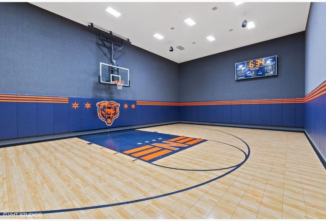 BrendanSugrue's tweet photo. Matt Nagy really went all in with this $6 million house he's now selling.
1. His playsheet wall is still up.
2. He installed orange lockers.
3. He has a custom Bears basketball court with an "N" at the free-throw line.
And this is just one level too. https://t.co/Pnnc454boe https://t.co/8OsZDBQiH2