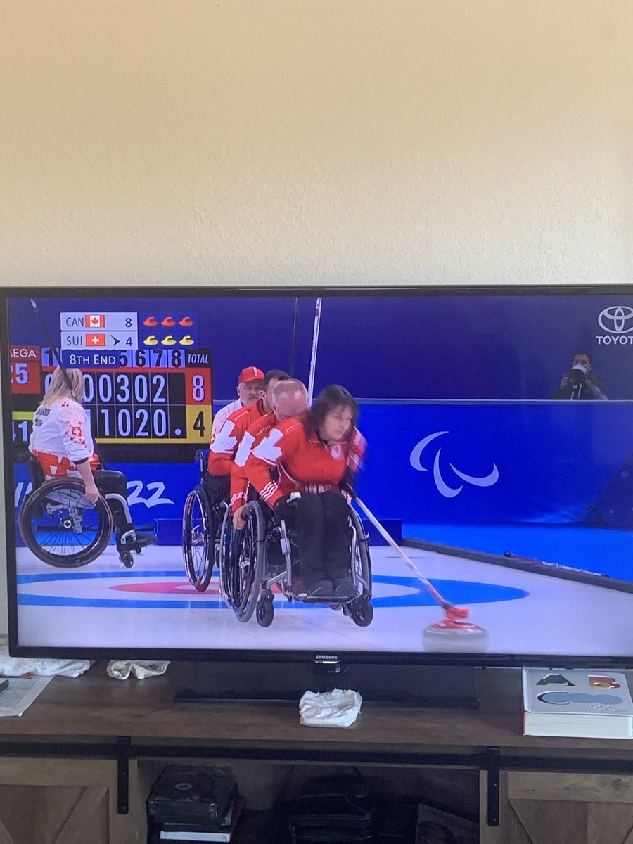 _karebear_07's tweet photo. Go Canada🇨🇦! ⁦@CurlingCanada⁩ https://t.co/6I6ZwsxeLS