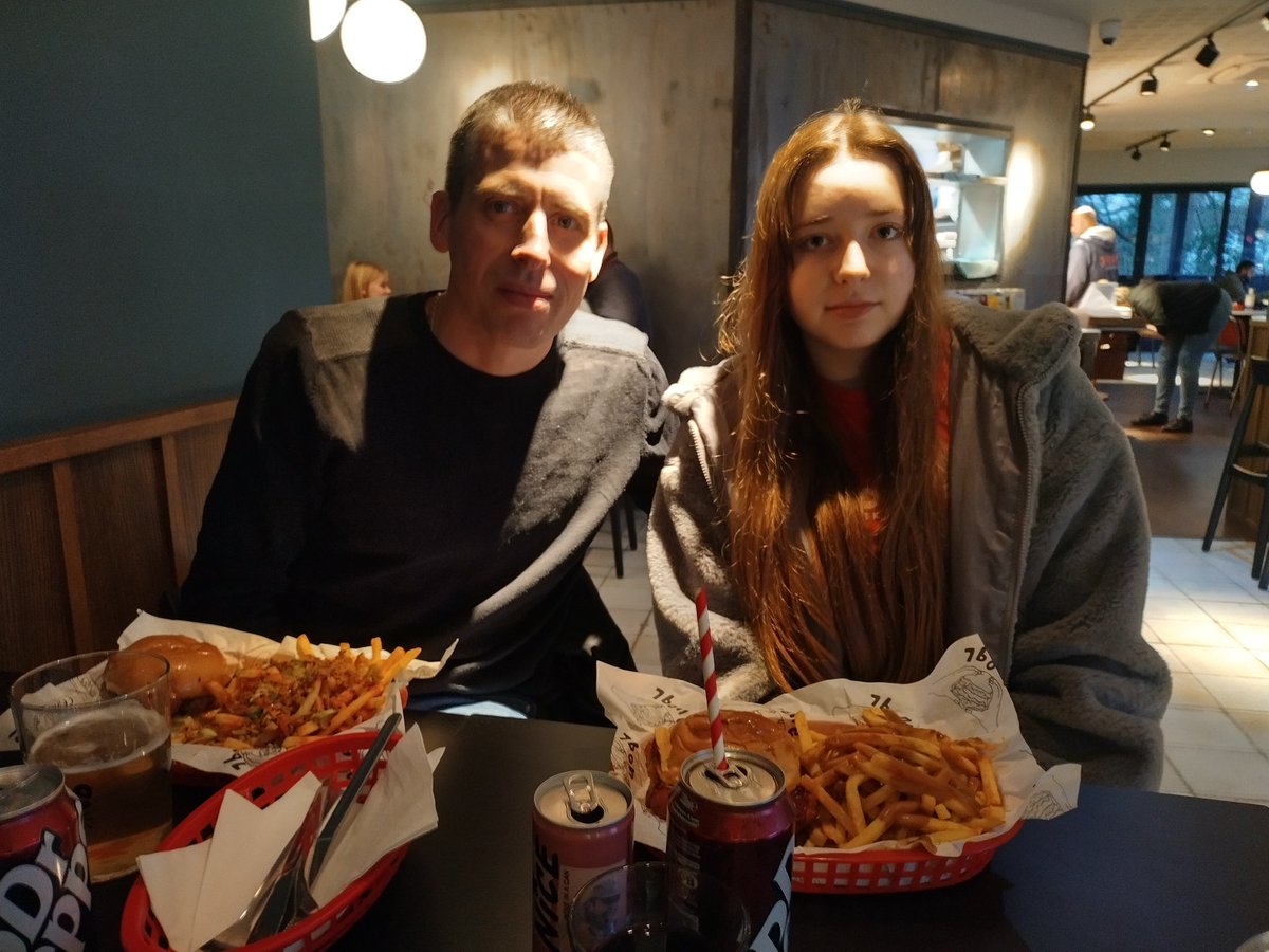 MarkGooner78's tweet photo. Nice family meal out @7bone_dive 🥰👍 #7bone #Staines https://t.co/8SOn4iwMaf