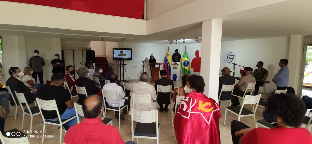 Desde la Embajada de la República Bolivariana de Venezuela en Brasil honramos al Gigante de América, Hugo Rafael Chávez Frias, al cumplirse 9 años de su siembra. !Que viva el legado del Comandante Supremo!