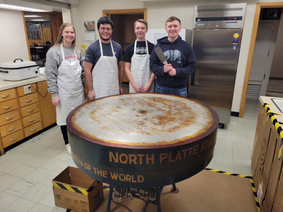 NPHSClubs's tweet photo. Always a fun time helping with the pancake feed! Hope everyone had a good breakfast!! #keyclub @keyclub https://t.co/Fucdg5UeDJ