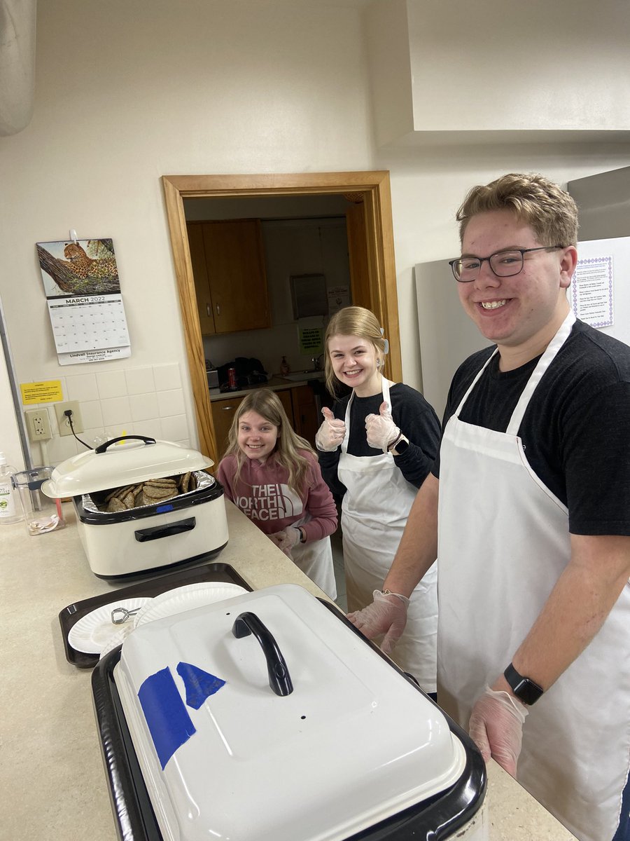 NPHSClubs's tweet photo. Always a fun time helping with the pancake feed! Hope everyone had a good breakfast!! #keyclub @keyclub https://t.co/Fucdg5UeDJ