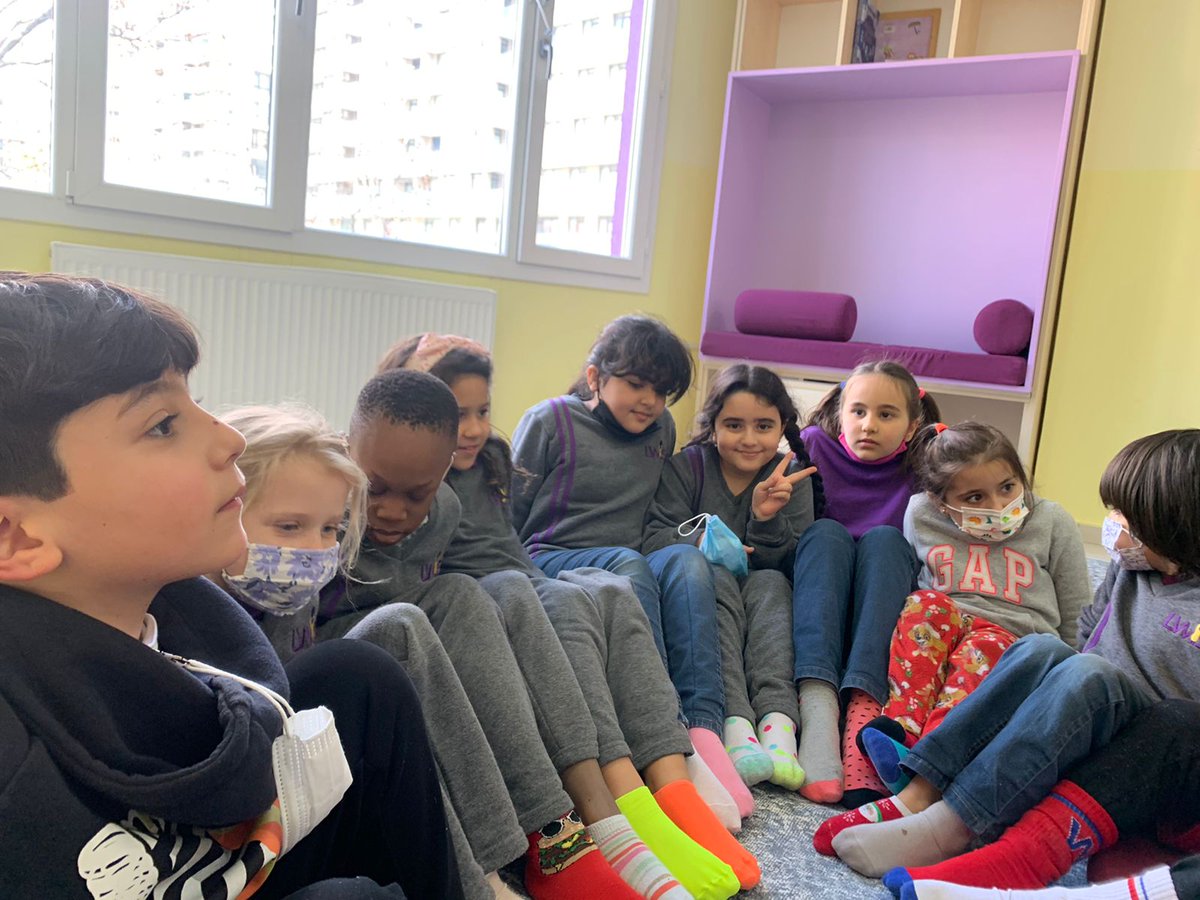 elsayed_aishas's tweet photo. READING WEEK! Making reading memorable and fun! #mismatch #hats #readingforpleasure @LWISIstanbul https://t.co/9tYxTQ06rX
