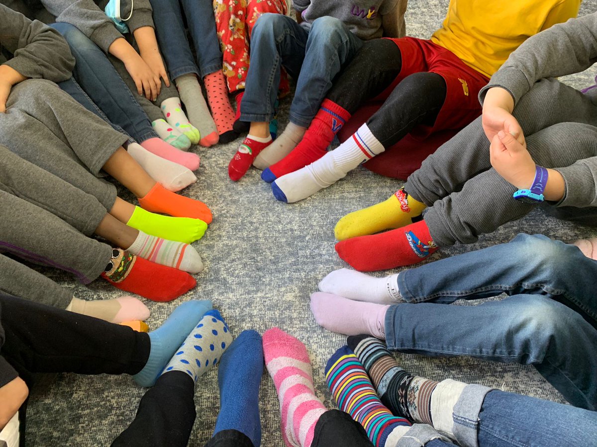 elsayed_aishas's tweet photo. READING WEEK! Making reading memorable and fun! #mismatch #hats #readingforpleasure @LWISIstanbul https://t.co/9tYxTQ06rX