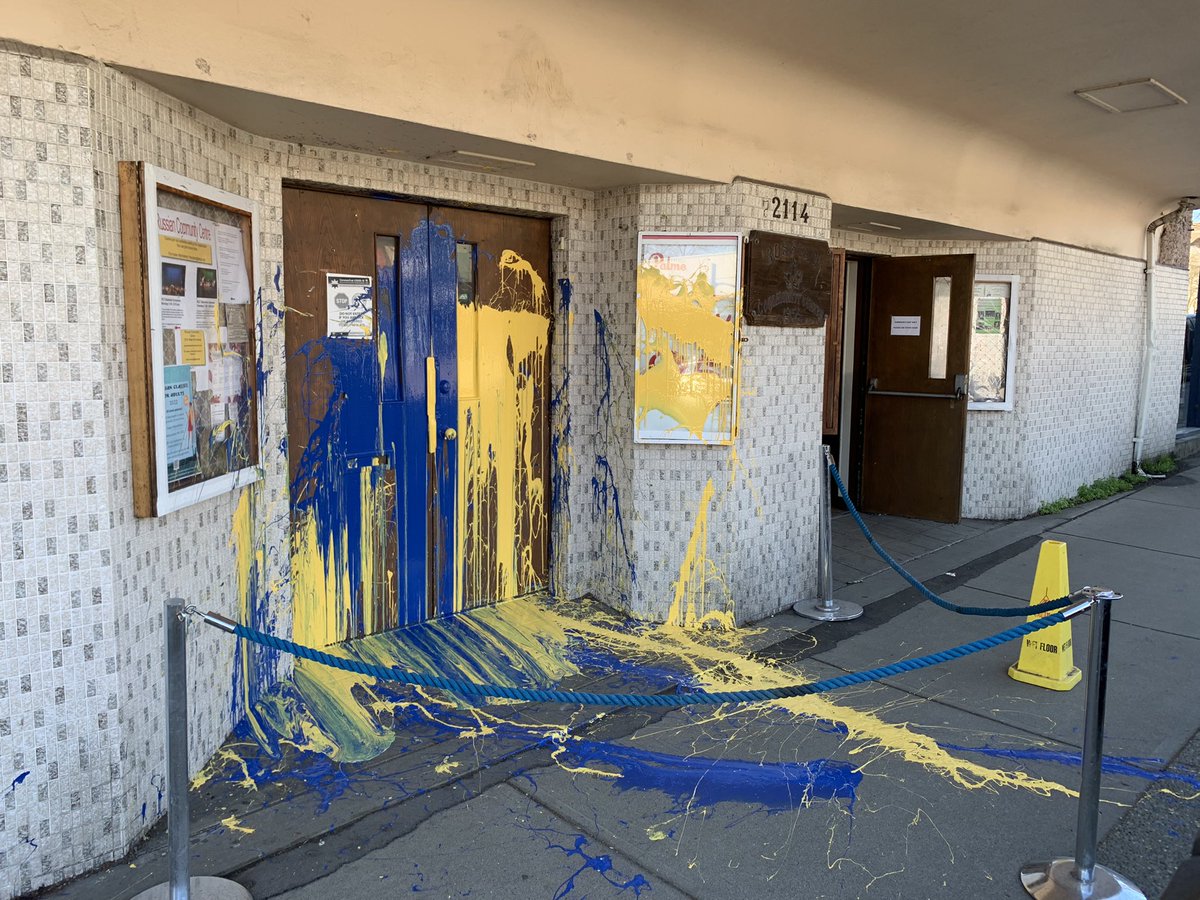 MWilliamsCityTV's tweet photo. The scene at the Russian Community Centre on W 4th ave this morning. Front doors slathered in blue and yellow paint. More @CityNewsVAN https://t.co/l1hCjNfgHs