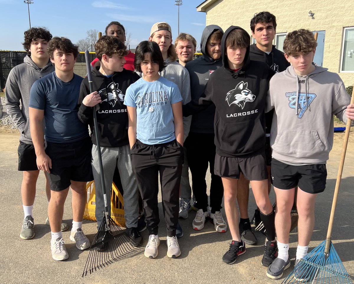 Thanks to everyone who came out to help with our beautification project. Strong turnout from @Houghcheer <a href="/HoughWomensLax/">Hough Women's Lax</a> and  a lot of other sports coaches and parents represented. Still time to help. Come out tomorrow from 2-5 to help finish up. <a href="/HoughHighNews/">Hough High News</a> <a href="/CMS_WAHoughHS/">WAHough High School</a>