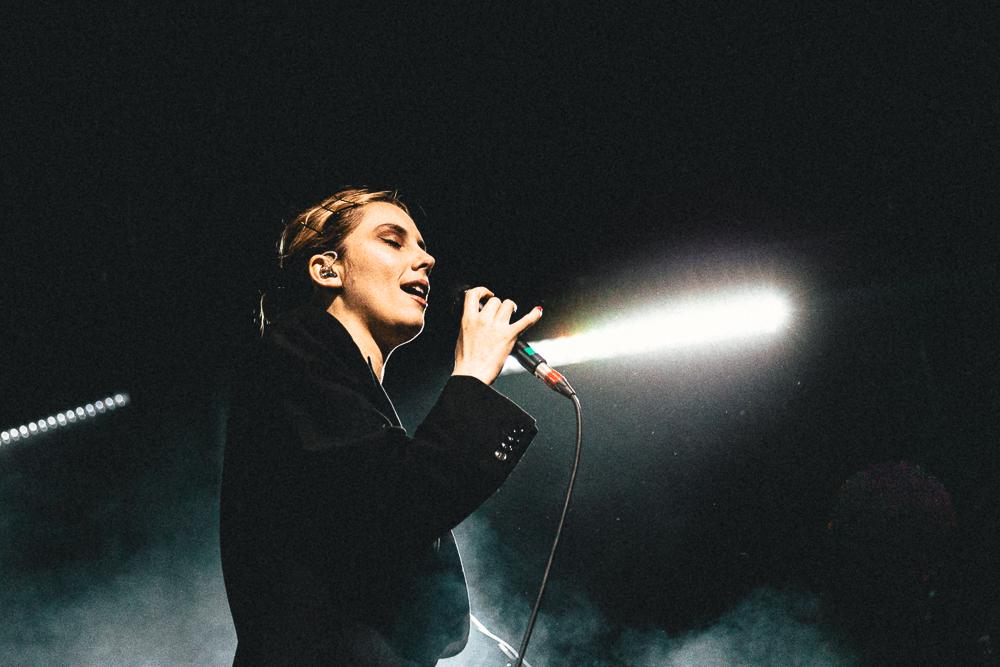 Luke Brennan (@lukebrennanuk) on Twitter photo Lead Singer <a href="/elliecrowsell/">ellierowsell</a> of <a href="/wolfalicemusic/">Wolf Alice</a> performs at <a href="/Rock_City_Notts/">ROCK CITY</a> #Nottingham
#musicphotography Lead Singer <a href="/elliecrowsell/">ellierowsell</a> of <a href="/wolfalicemusic/">Wolf Alice</a> performs at <a href="/Rock_City_Notts/">ROCK CITY</a> #Nottingham
#musicphotography