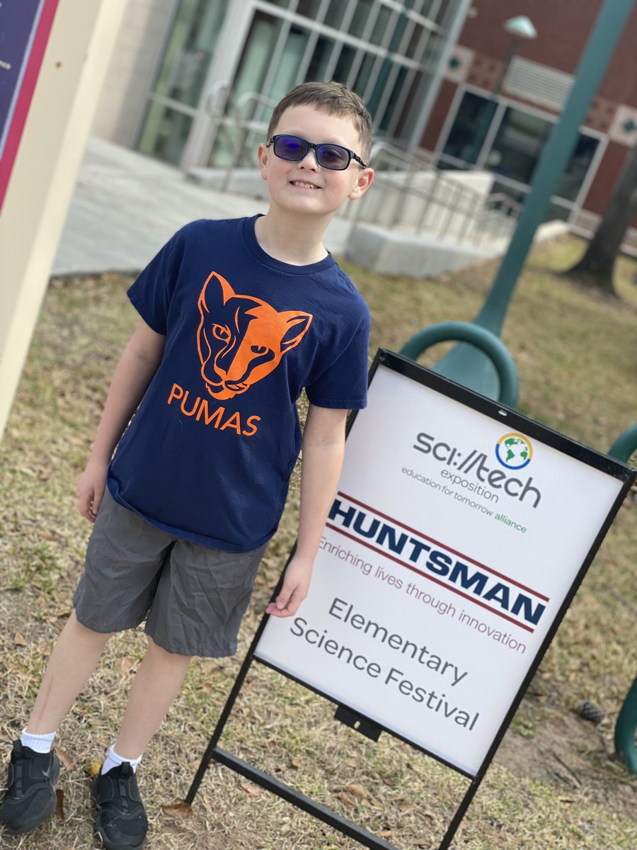 SJH_Booklady's tweet photo. Iβm so proud of Charlie for representing @PattersonCISD in the @ConroeISD science fair today! #futurestallion #futuretiger https://t.co/fE1RBAehXs