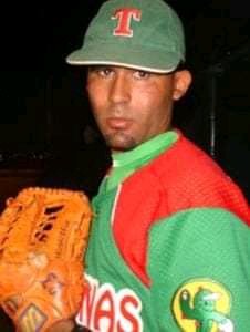 EquipoTunero's tweet photo. Los tuneros recordamos ⬇️
Un día como hoy pero del año 2005 Damichel González le propinó al equipo de Camagüey cero hit, cero carrera durante la #54SNB.
#EfeméridesBeisboleras
#LeñadoresdeLasTunas https://t.co/1hebafu7vw