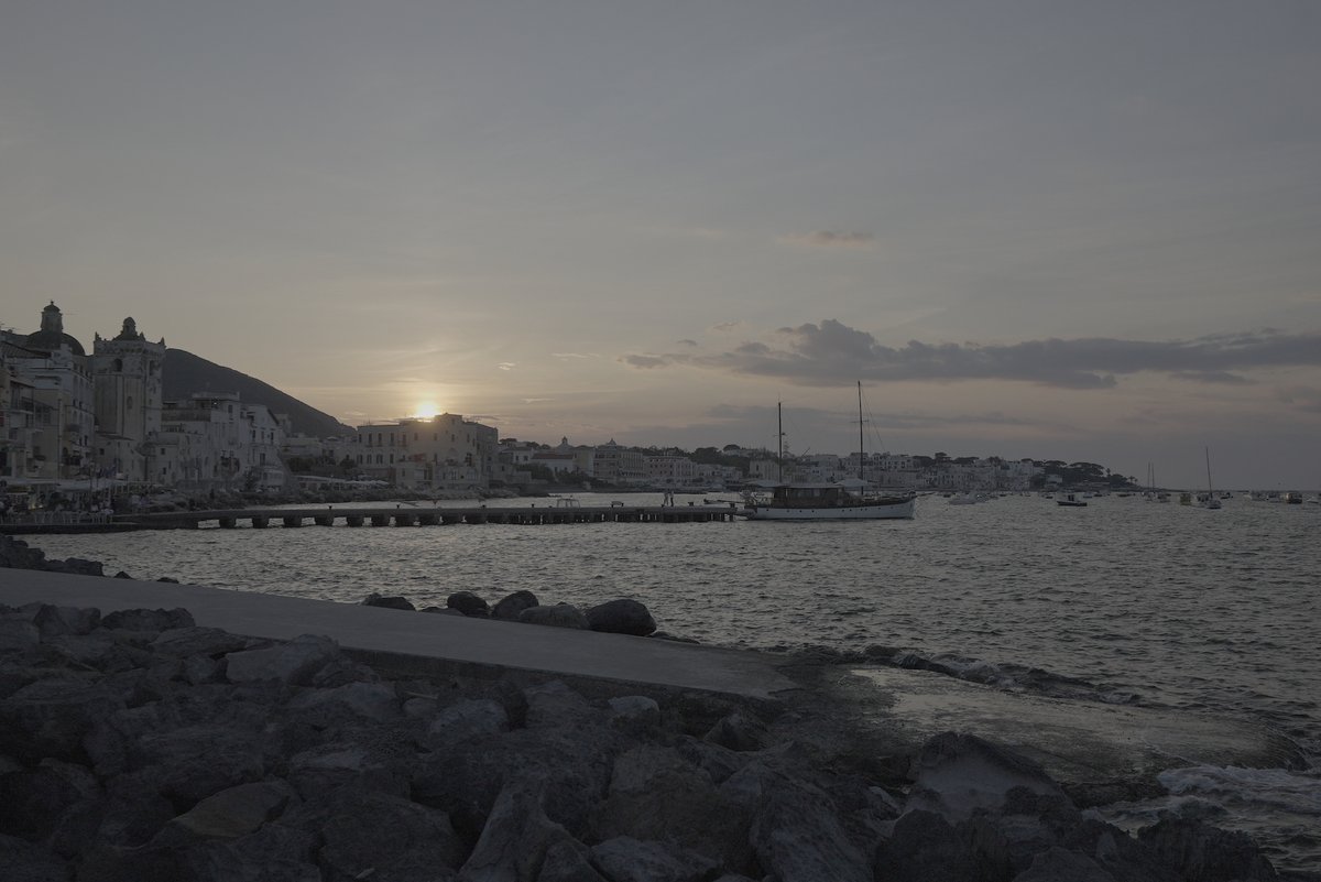 SandstoneGlobal's tweet photo. Tonight @BettanyHughes charts a course across the #Mediterranean. From #Gibraltar to the Aegean in #TreasuresOfTheWorld.  She stops at #Malta #Romantic #Ischia, and the sacred island of #Delos. 6.55pm on @more4 in the UK
#Gibraltar #Adventure #Travel #History #Archaeology #Med https://t.co/5qj9bpR5FQ