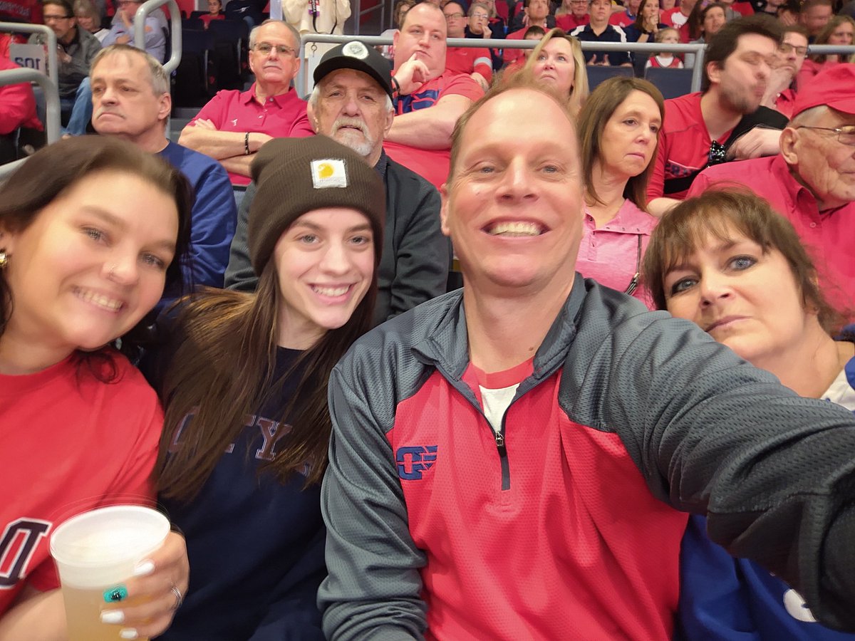 dysingergm's tweet photo. Last game of the year with the ladies #dayton6th #seniorday #goflyers https://t.co/BDNSoydwq3