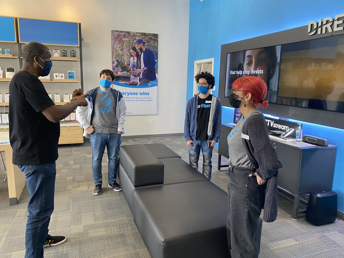 Showing new team members how to position/offer/demo video products. #AvalonPark #USAWireless #oneteamonedream <a href="/USAWireless_/">USA Wireless</a> <a href="/JacksonTrudell/">Trudell Jackson</a> <a href="/reynaolivo1/">Reyna Olivo</a> <a href="/EBE_ONEFLA/">Enhancing Black Excellence</a> <a href="/Ciara_Wills/">cwills</a> <a href="/MrBlackPR/">Wilfre Negron</a>