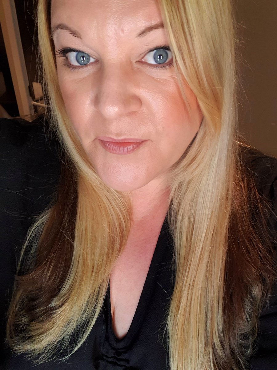 LittleMissLit tweet media