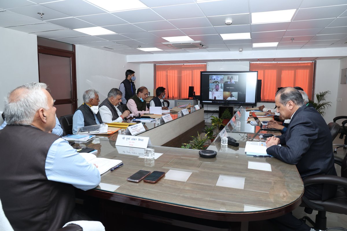 Alok_Dhawan's tweet photo. @ChiefSecyUP Shri D.S. Mishra, Chaired the Governing Council of CBMR today. Shri Alok Kumar, Principal Secretary, Dept. of  Medical Education, UP &amp; Vice President, CBMR, Dr Sanjiv Misra, Director AIIMS, Jodhpur and Vice Chairman, GC &amp; other distinguished Members were present. https://t.co/suhfApwArg