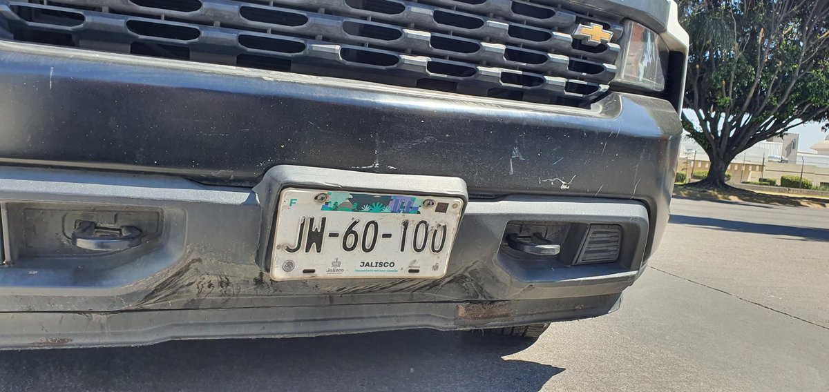 JobCastellanos's tweet photo. Cómo ves @TransporteJal &amp; @EnriqueAlfaroR los agentes de esta unidad con toda la prepotencia queriendo hacer detenciones por ellos un permiso falso, cuando dejaron pasar dos choques en av Lopez mateos y ayudar, solo por querer chingar https://t.co/DPcWxSY9OU