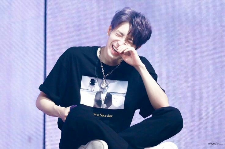 wonwoofiles's tweet photo. wonwoo’s habit of bringing his hand up to his nose when laughing 💔 https://t.co/s62hxRrg0V