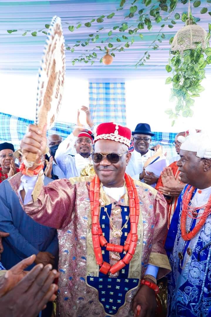 Manlike_ED's tweet image. His Excellency, Chief Barr. Nyesom Ezenwo Wike, CON. The Eze Ugbabuzewe Ekpeye Olu of Ekpeye Land (The leader that brought upliftment to Ekpeye Ethnic Nationality).

Congratulations to #GovWike𓃵 on your new title received from Ekpeye land.👏🏾