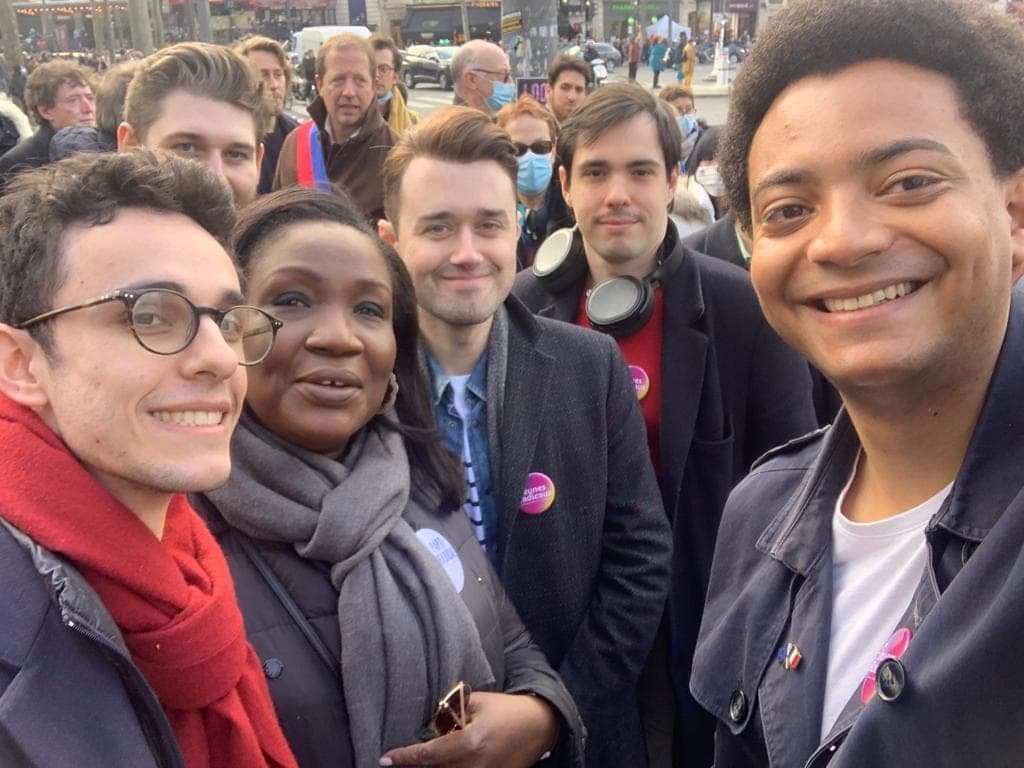 JeunesRadicaux's tweet photo. 🇺🇦 Le @PartiRadical et les @JeunesRadicaux étaient présents à la manifestation pour l'Ukraine. 

🇪🇺 Nous proposons un examen d'urgence de la demande de candidature à l'adhésion à l'Union européenne de l'Ukraine. https://t.co/7Vqfu8y0vK