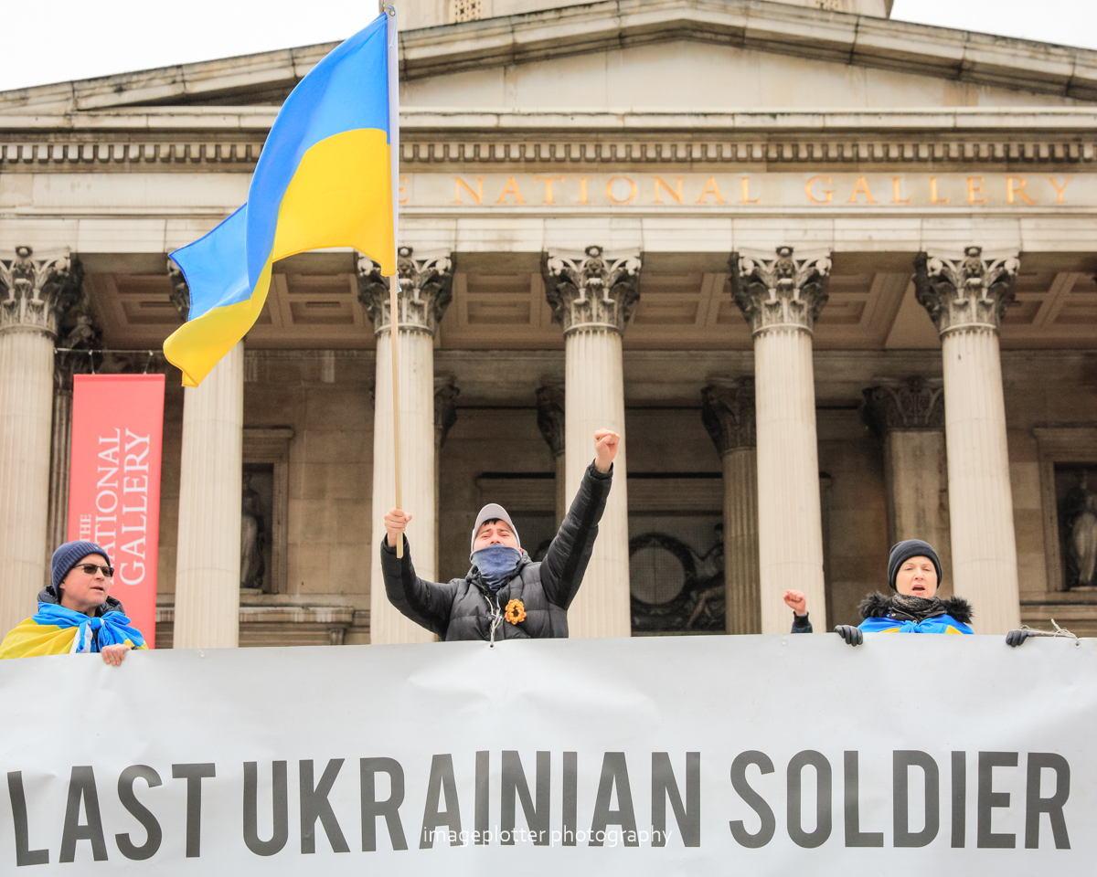 And on #TrafalgarSquare another well attended #RallyForUkrain to #SupportUkraine #Ukraine.