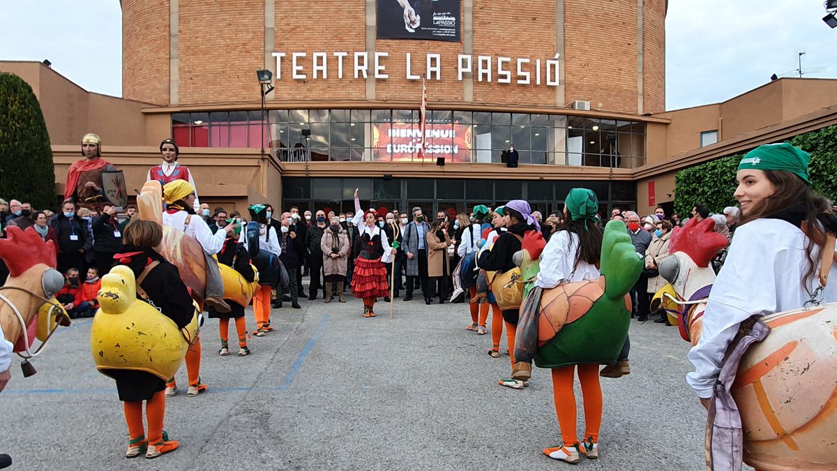 esparreguera's tweet photo. 🌿 Ha estat la prèvia de la representació de la nova versió de #LaPassió, acte central del 40è aniversari d’#Europassion i tret de sortida de la nova temporada de Passions de la @FCPassions #Esparreguera https://t.co/87fXUXK70S