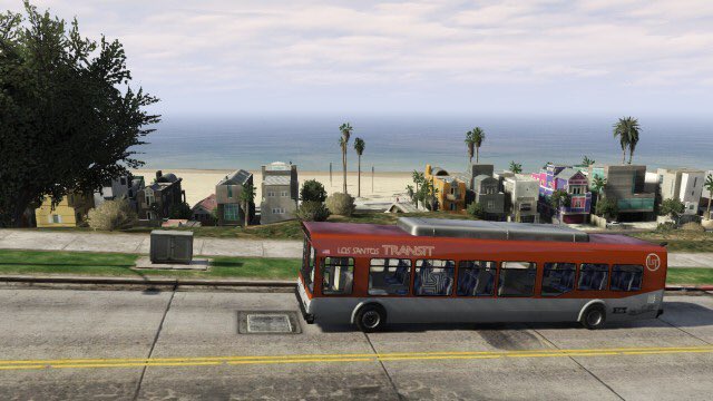 A beautiful panoramic view from Del Perro. Have a brilliant weekend Santonos!🚌☀️