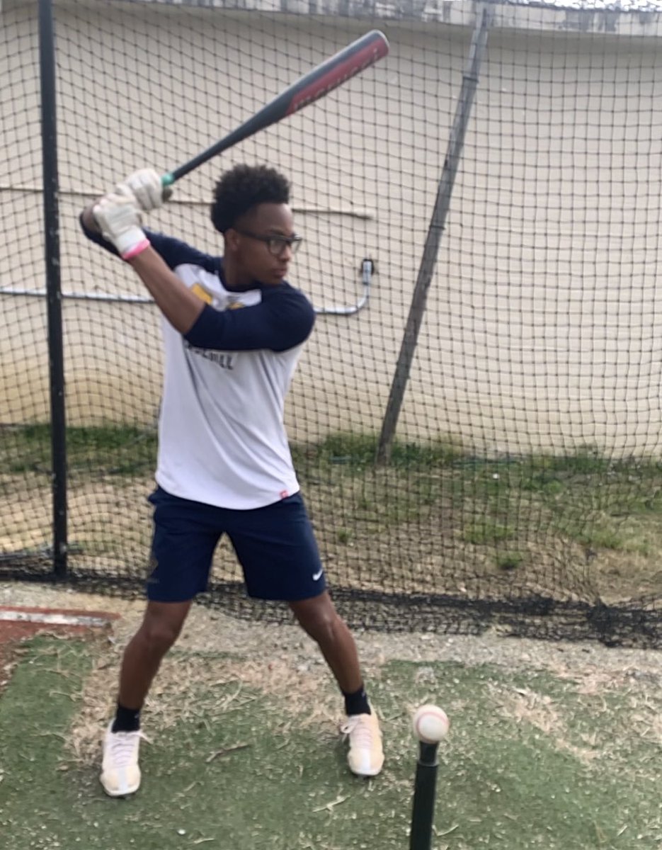 CoachReed1's tweet photo. First weekend independently training/teaching/coaching some young student-athletes. Excited about the process. #CoachReed #GoldLegacySports #Football #Baseball https://t.co/W5PvewSjBl